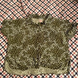 small slits at the side and the front is knotted buttons are adjustable